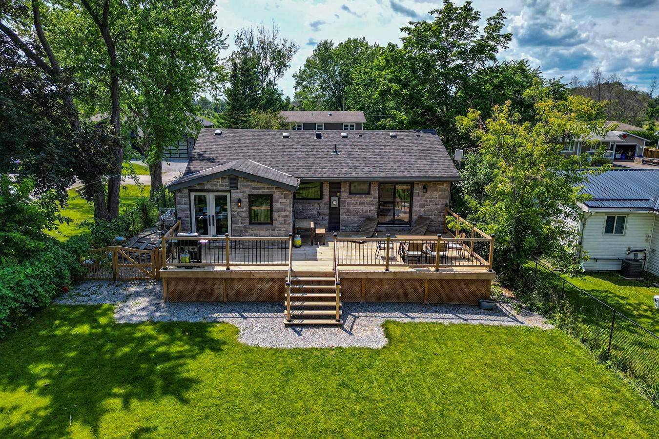 15 Blue Jay BLVD, Georgina, ON L0E 1N0
