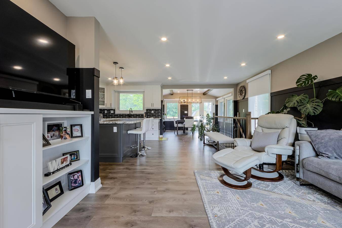 15 Blue Jay BLVD, Georgina, ON L0E 1N0