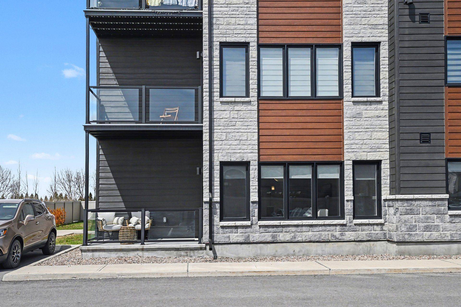 271 Belfort ST #102, Russell, ON K0A 1W0