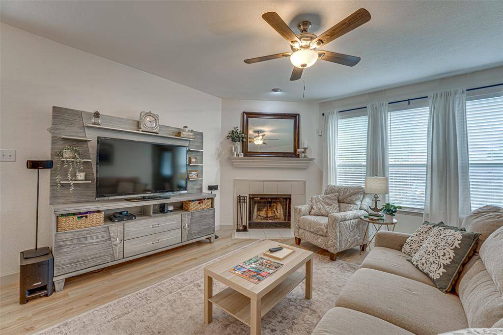 5218 Griffins Pointe Drive, Rowlett, TX 75089