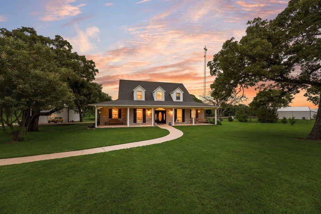 2795 County Road 1030, Chatfield, TX 75105