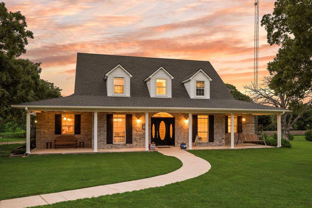 2795 County Road 1030, Chatfield, TX 75105