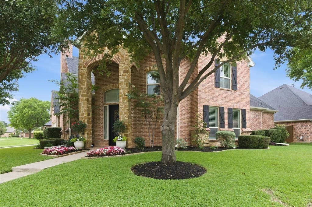 696 Bear Creek Drive, Hurst, TX 76054