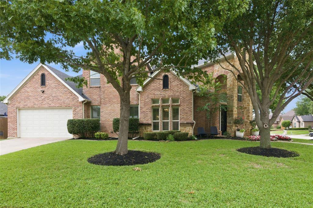696 Bear Creek Drive, Hurst, TX 76054