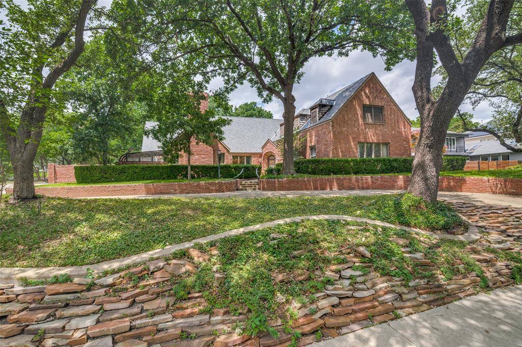 2501 W Prairie Creek Drive, Richardson, TX 75080