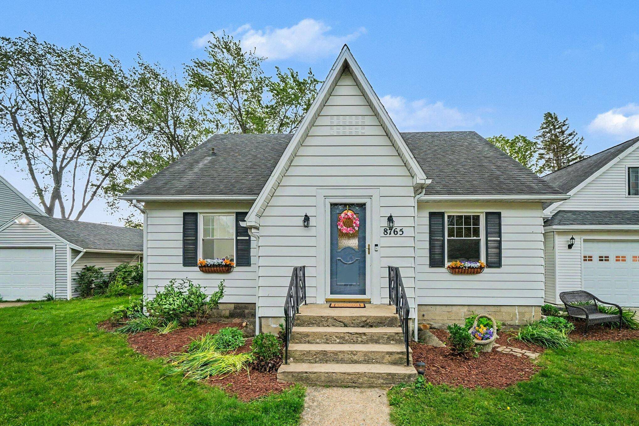 8765 Grove AVE, Oronoko Twp, MI 49103