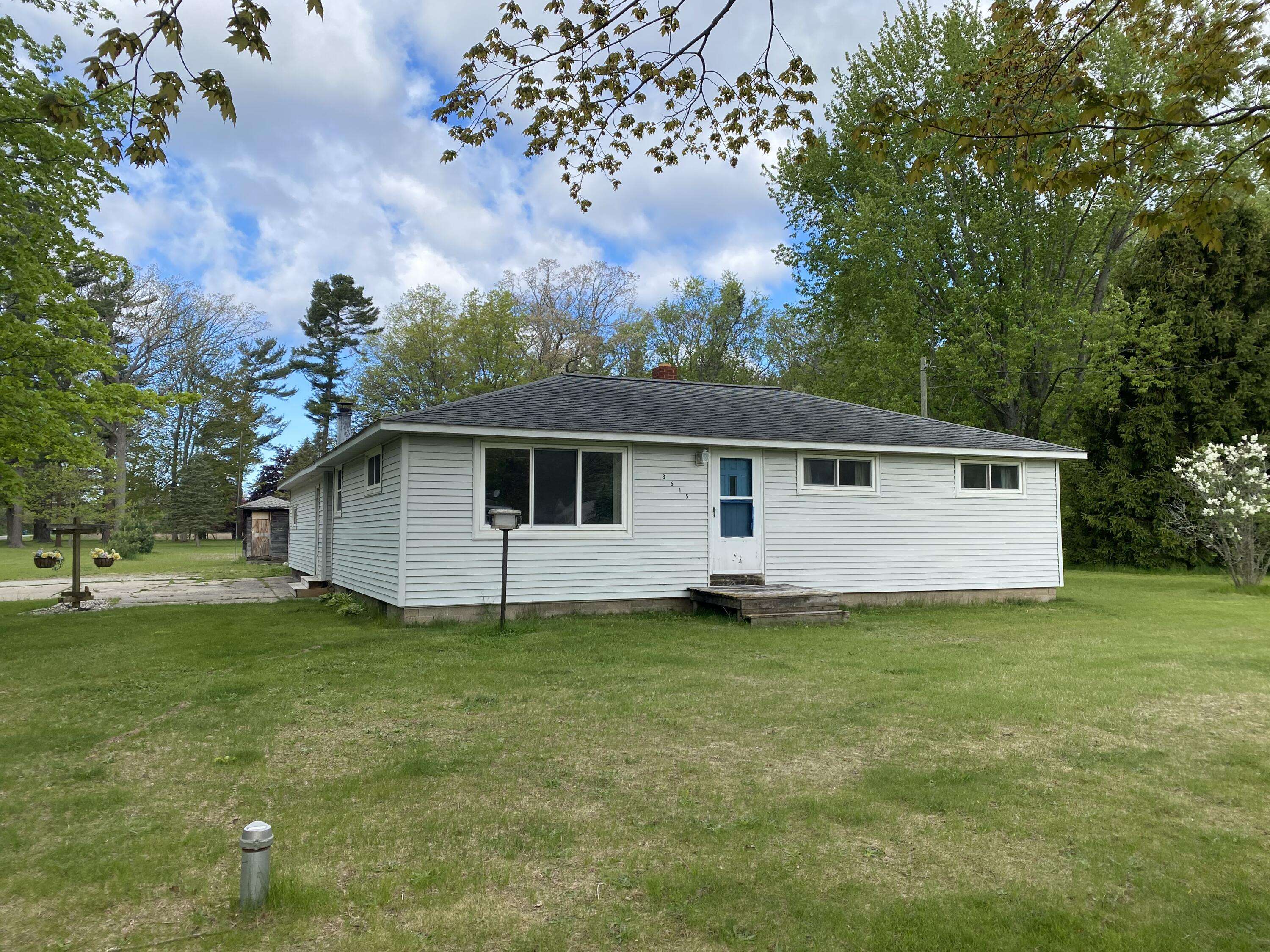 8615 Indian Bay RD, White River Twp, MI 49437
