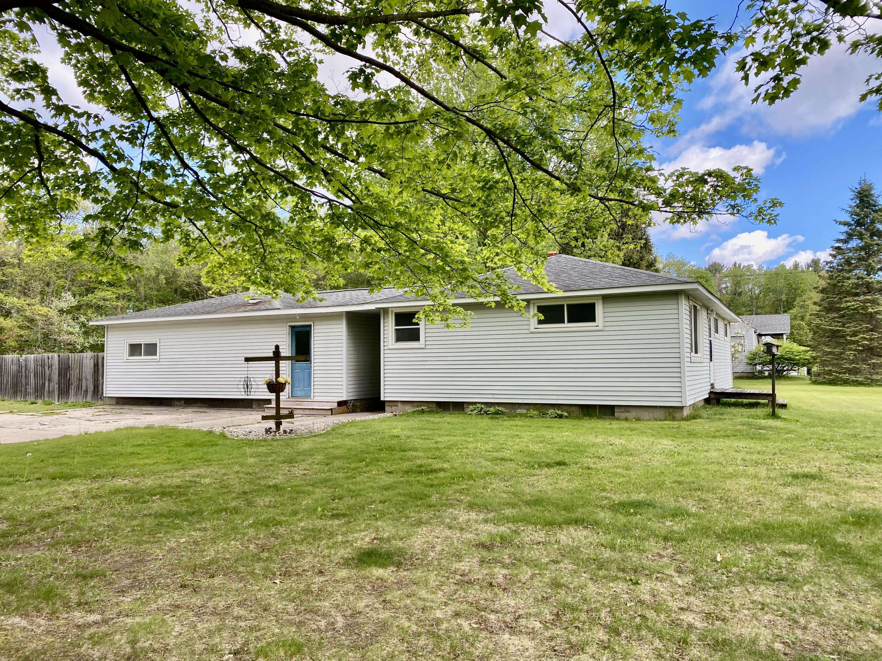 8615 Indian Bay RD, White River Twp, MI 49437