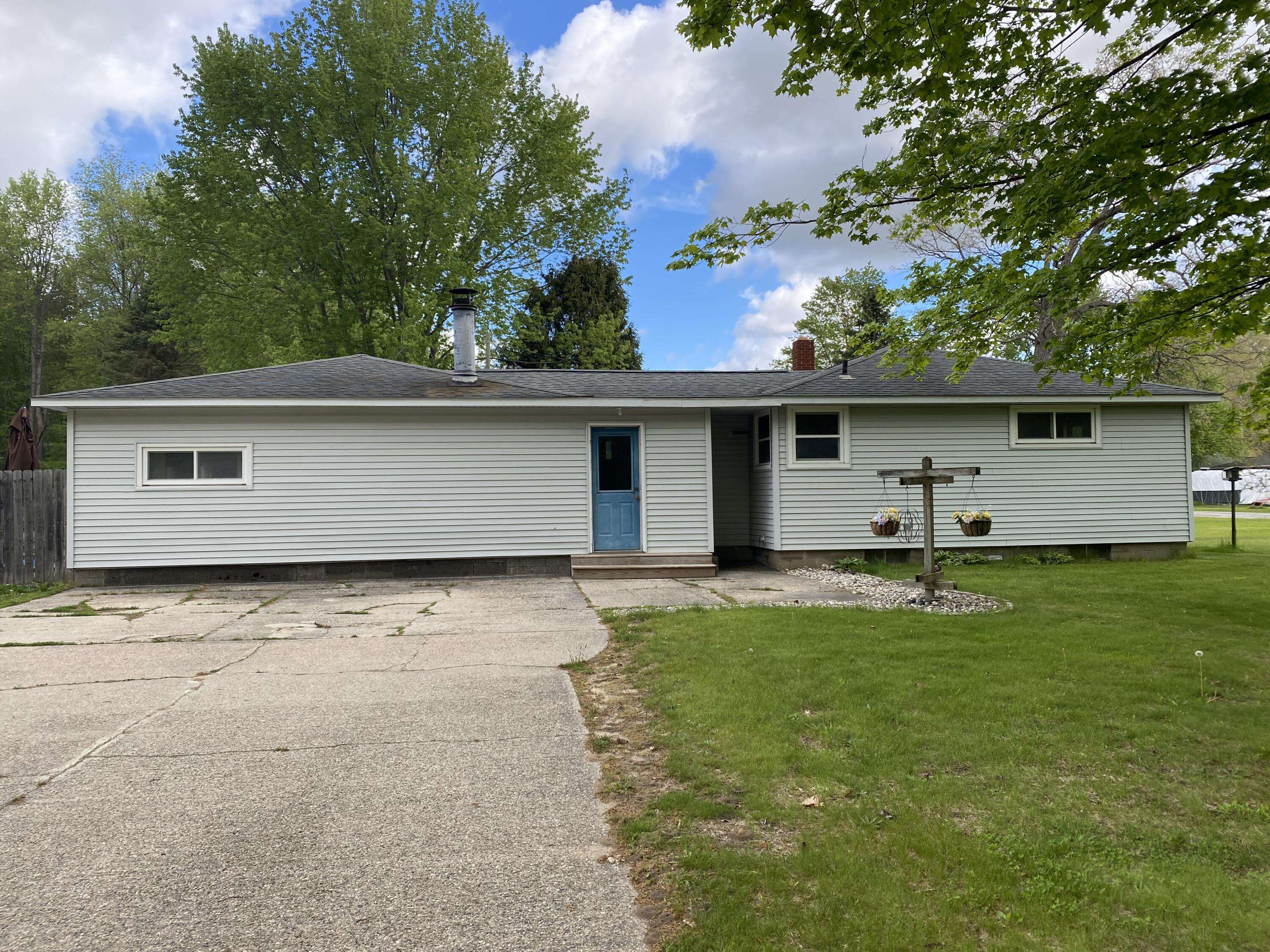 8615 Indian Bay RD, White River Twp, MI 49437
