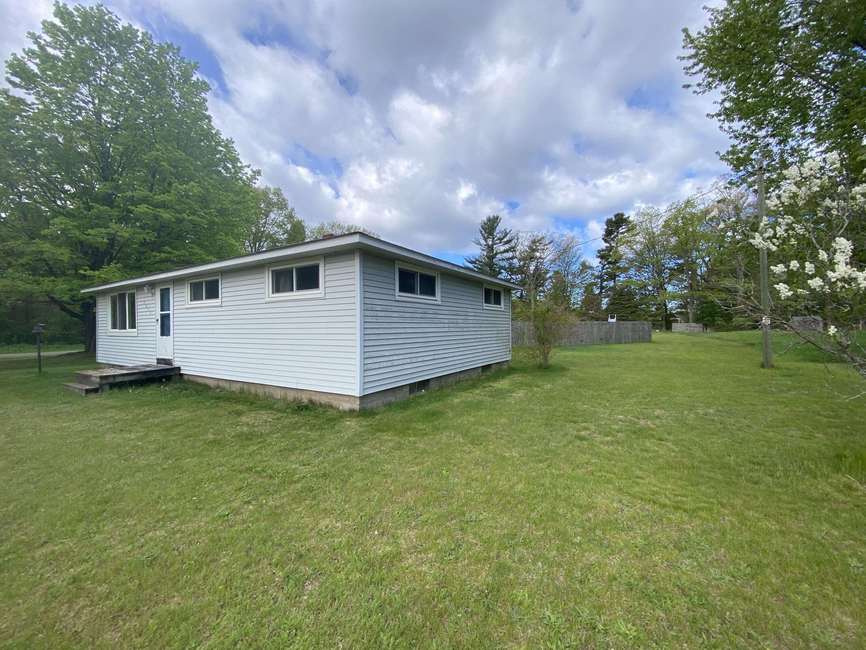 8615 Indian Bay RD, White River Twp, MI 49437