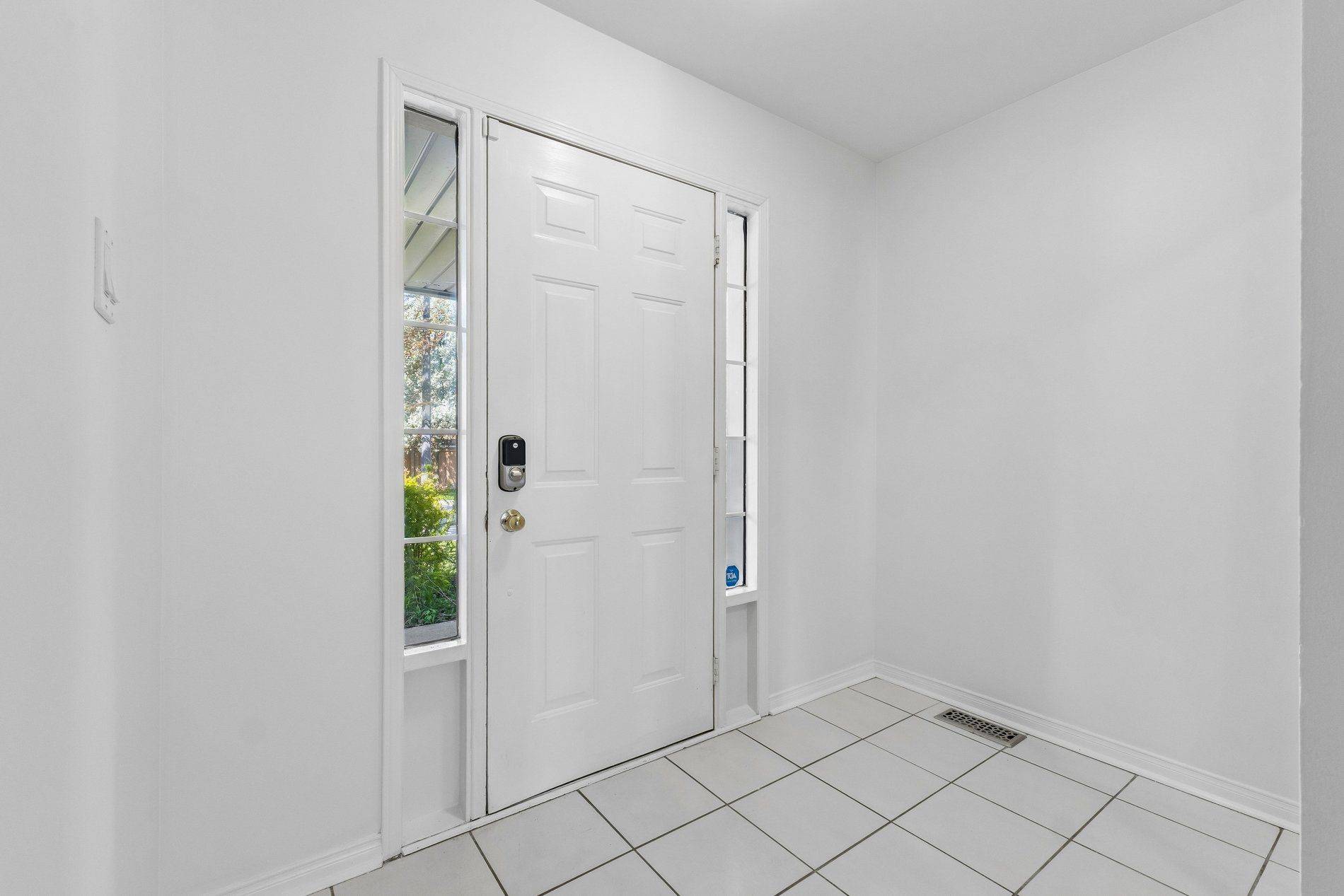 29 Woolf CRES, Ajax, ON L1S 7N5