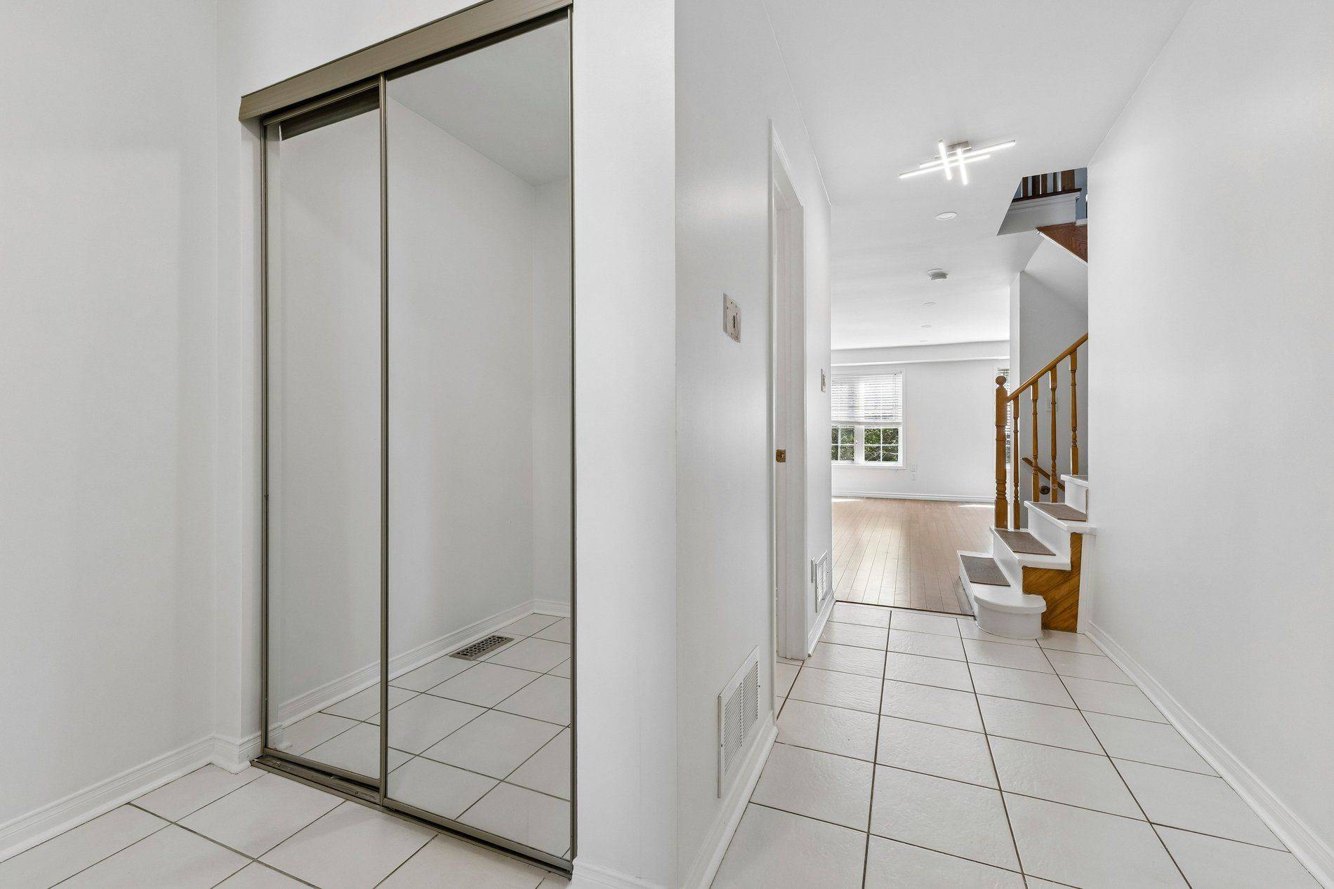 29 Woolf CRES, Ajax, ON L1S 7N5