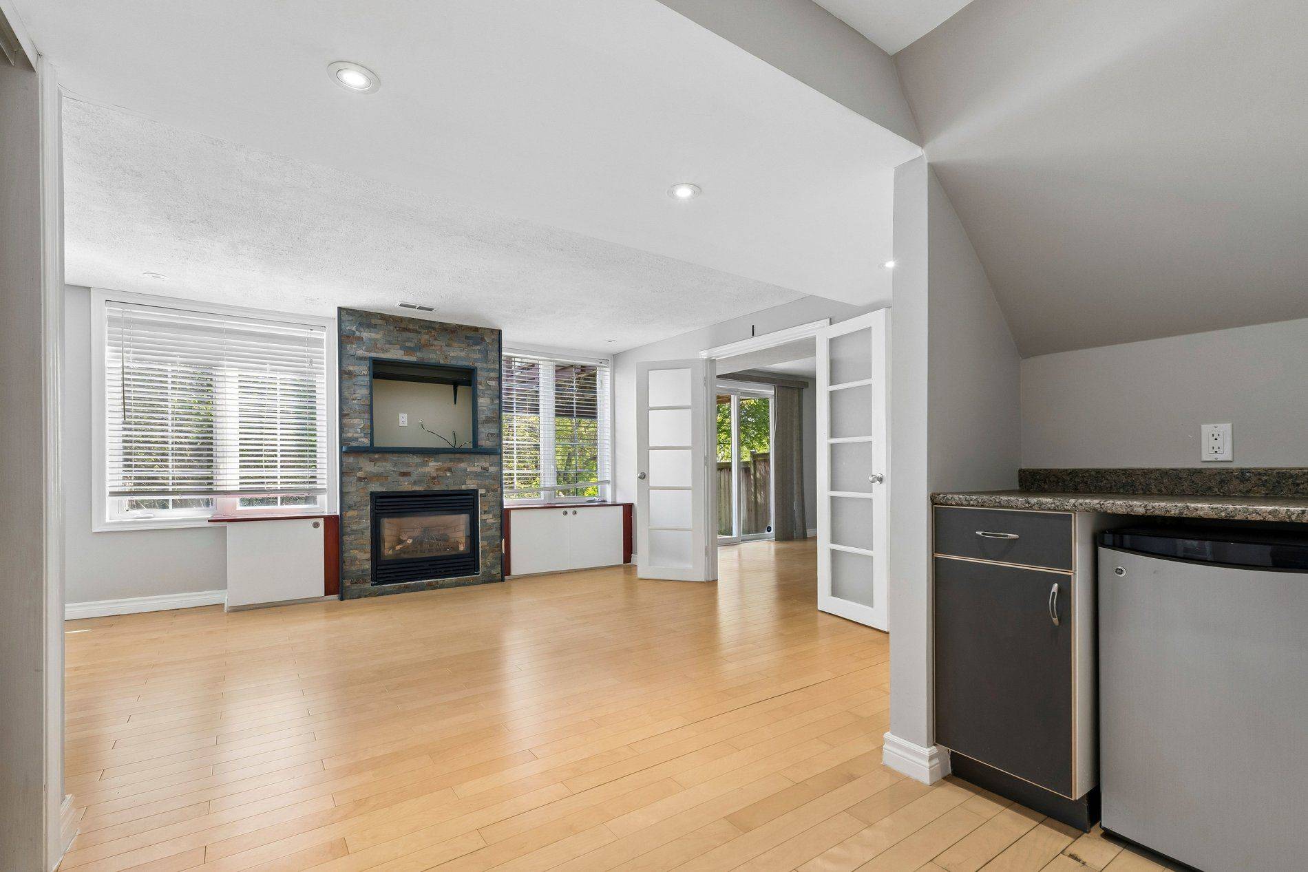 29 Woolf CRES, Ajax, ON L1S 7N5