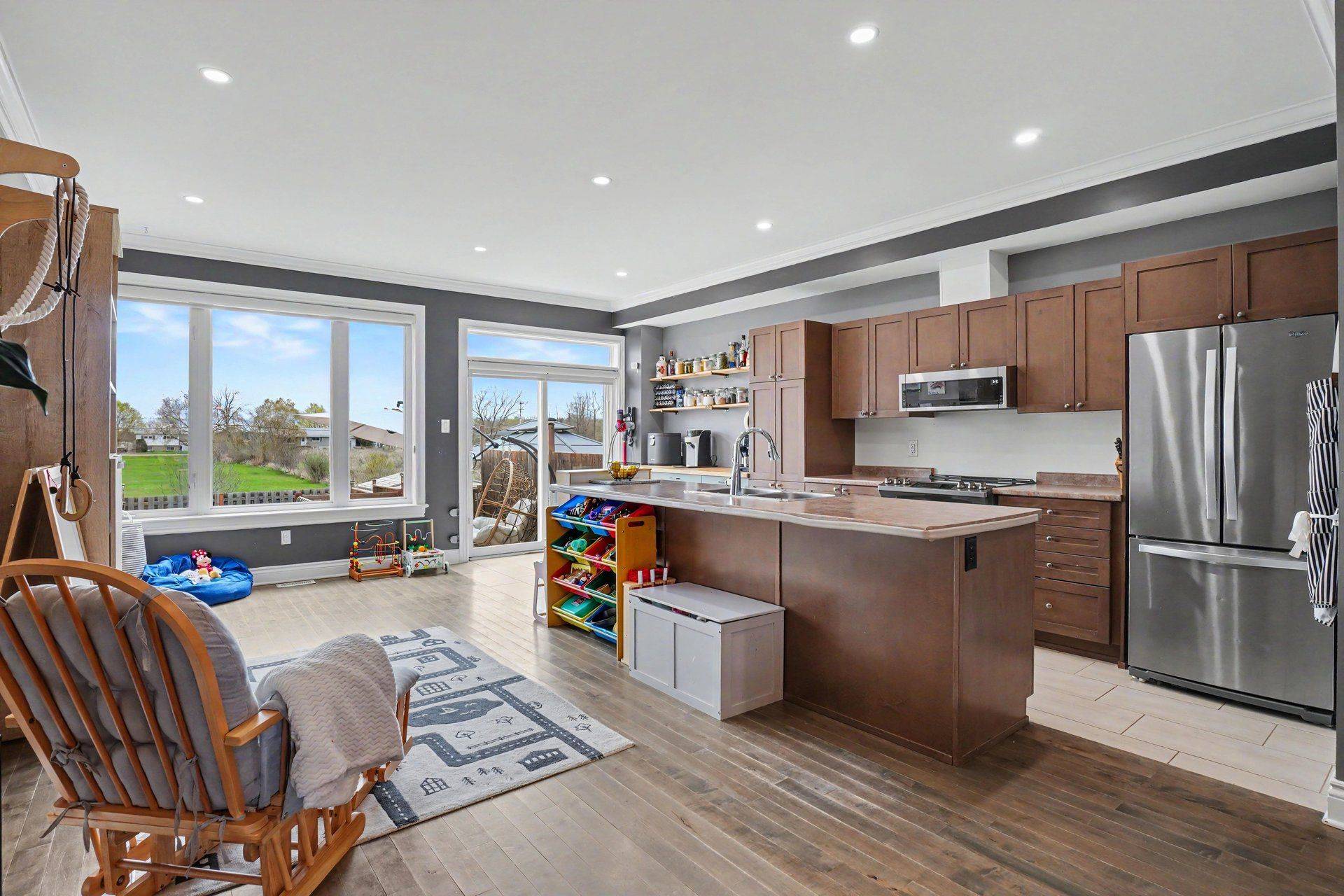 185 Desmond Trudeau DR, Arnprior, ON K7S 0H1