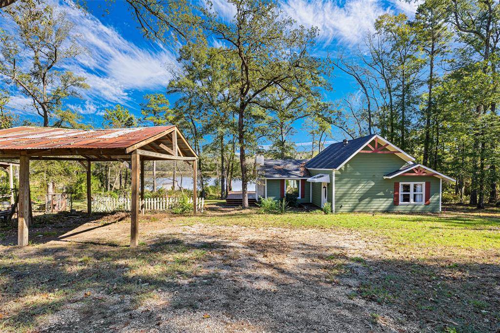 494 N Lake Drive, Gladewater, TX 75647