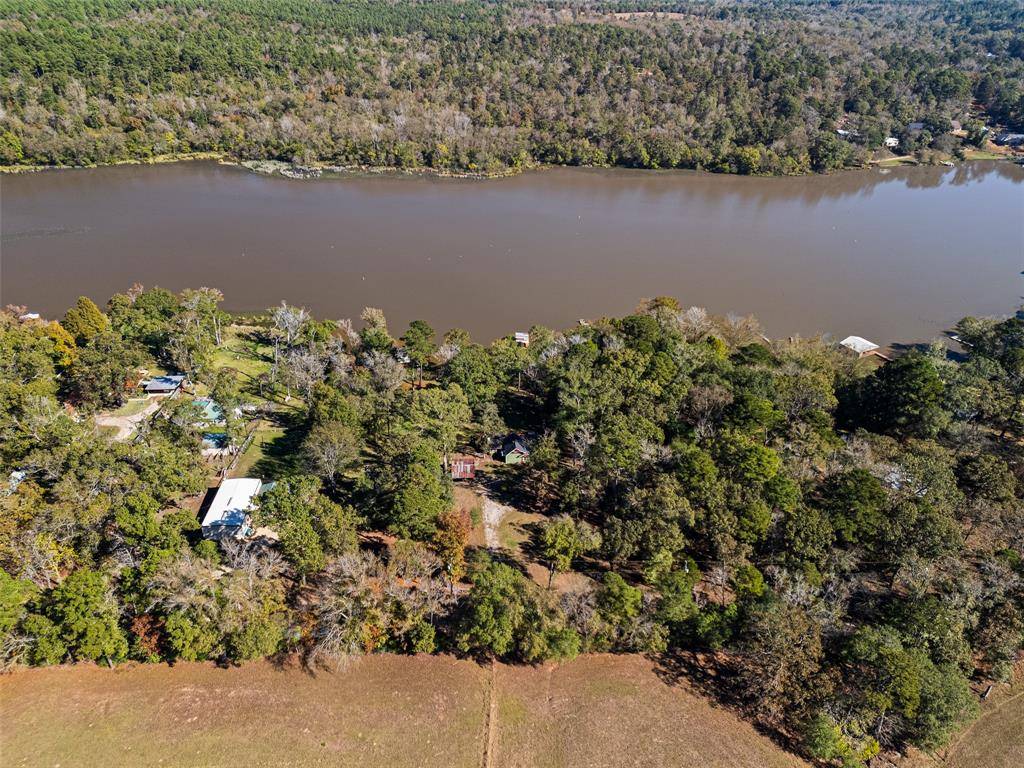 494 N Lake Drive, Gladewater, TX 75647