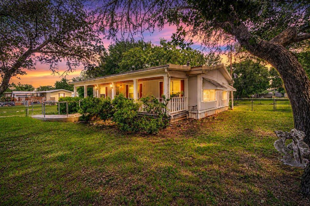 3007 Tanglewood Drive, Granbury, TX 76048