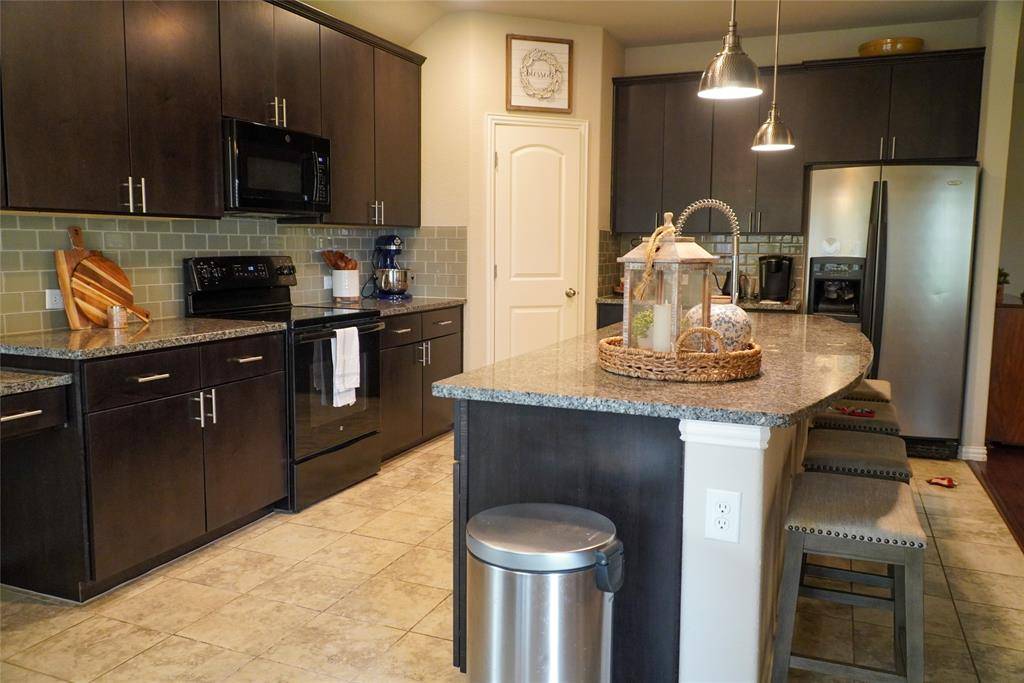 3105 Arbor View Drive, Burleson, TX 76028