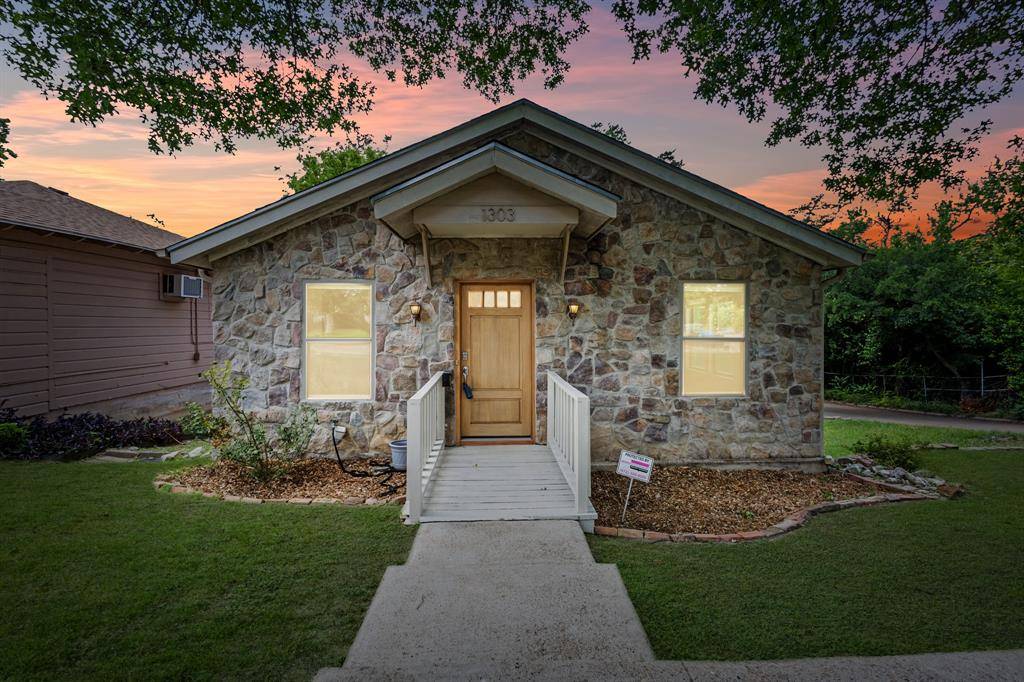 1303 Arizona Avenue, Dallas, TX 75216