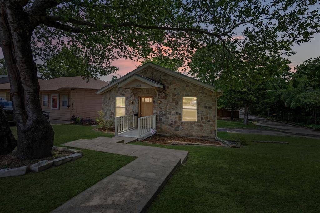 1303 Arizona Avenue, Dallas, TX 75216