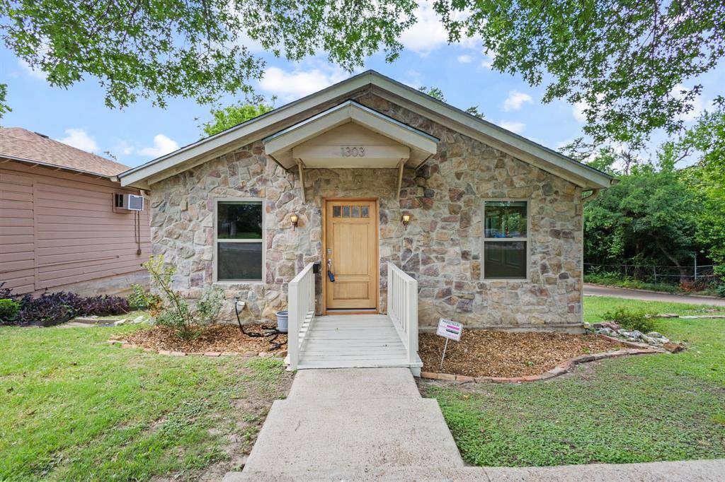 1303 Arizona Avenue, Dallas, TX 75216
