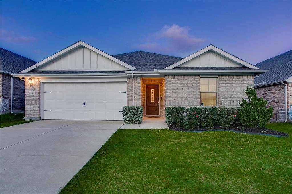 3012 Prairie Trail Avenue, Aubrey, TX 76227