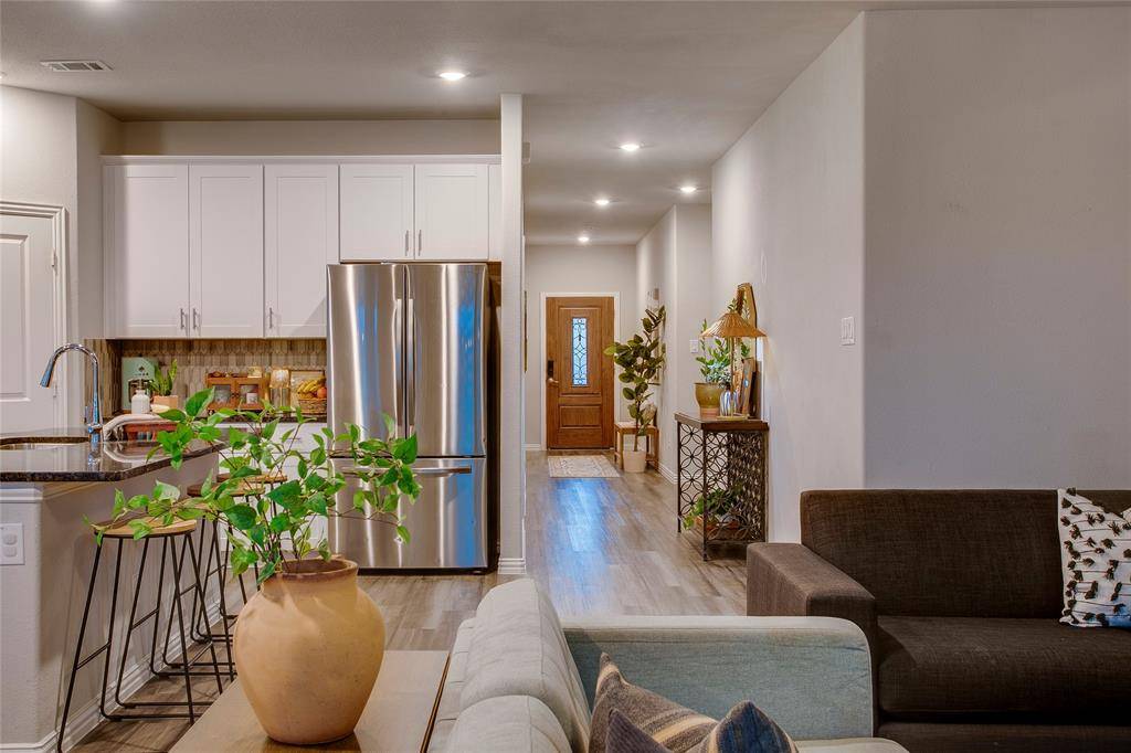 3012 Prairie Trail Avenue, Aubrey, TX 76227