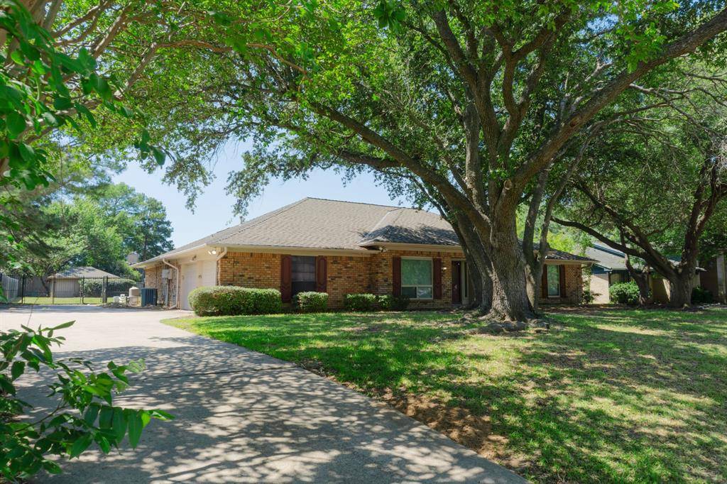 1700 Wimbleton Drive, Bedford, TX 76021