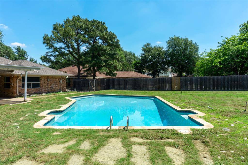 1700 Wimbleton Drive, Bedford, TX 76021