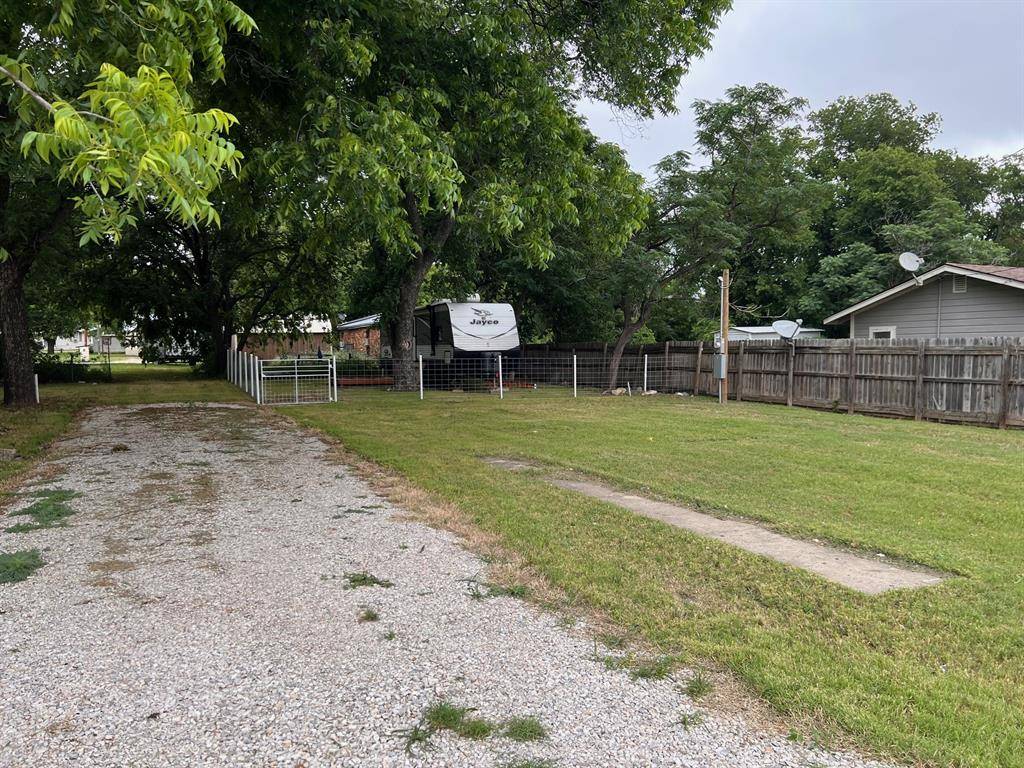 105 W Wrights Avenue, Comanche, TX 76442