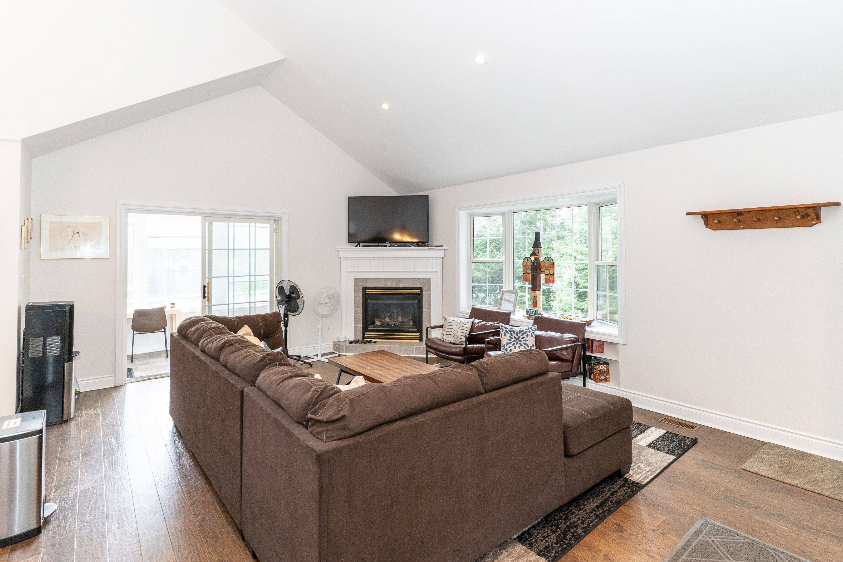 49 Pinetree RD, Gravenhurst, ON P1P 1R2