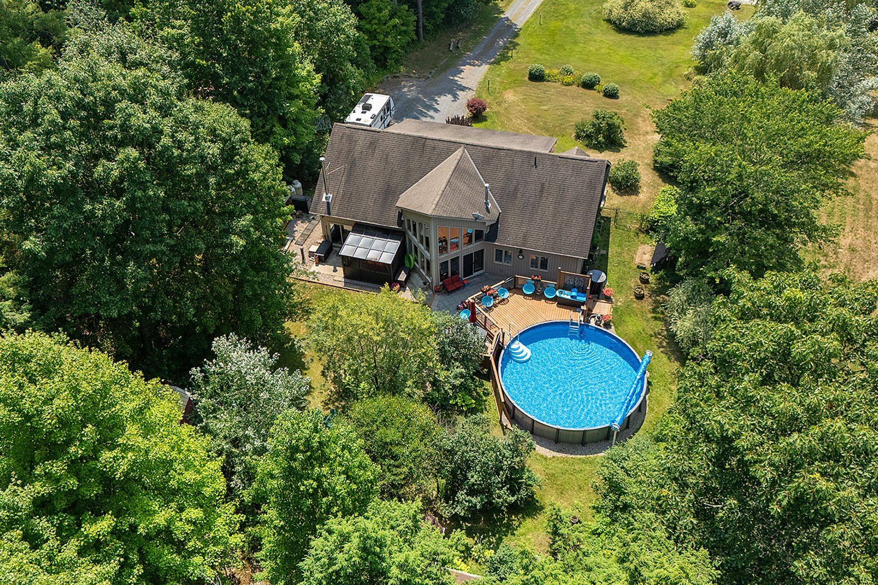 211 Fitzsimmons RD, Leeds And The Thousand Islands, ON K0E 1L0