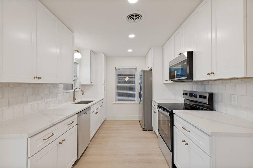 1010 Noble Avenue, Carrollton, TX 75006
