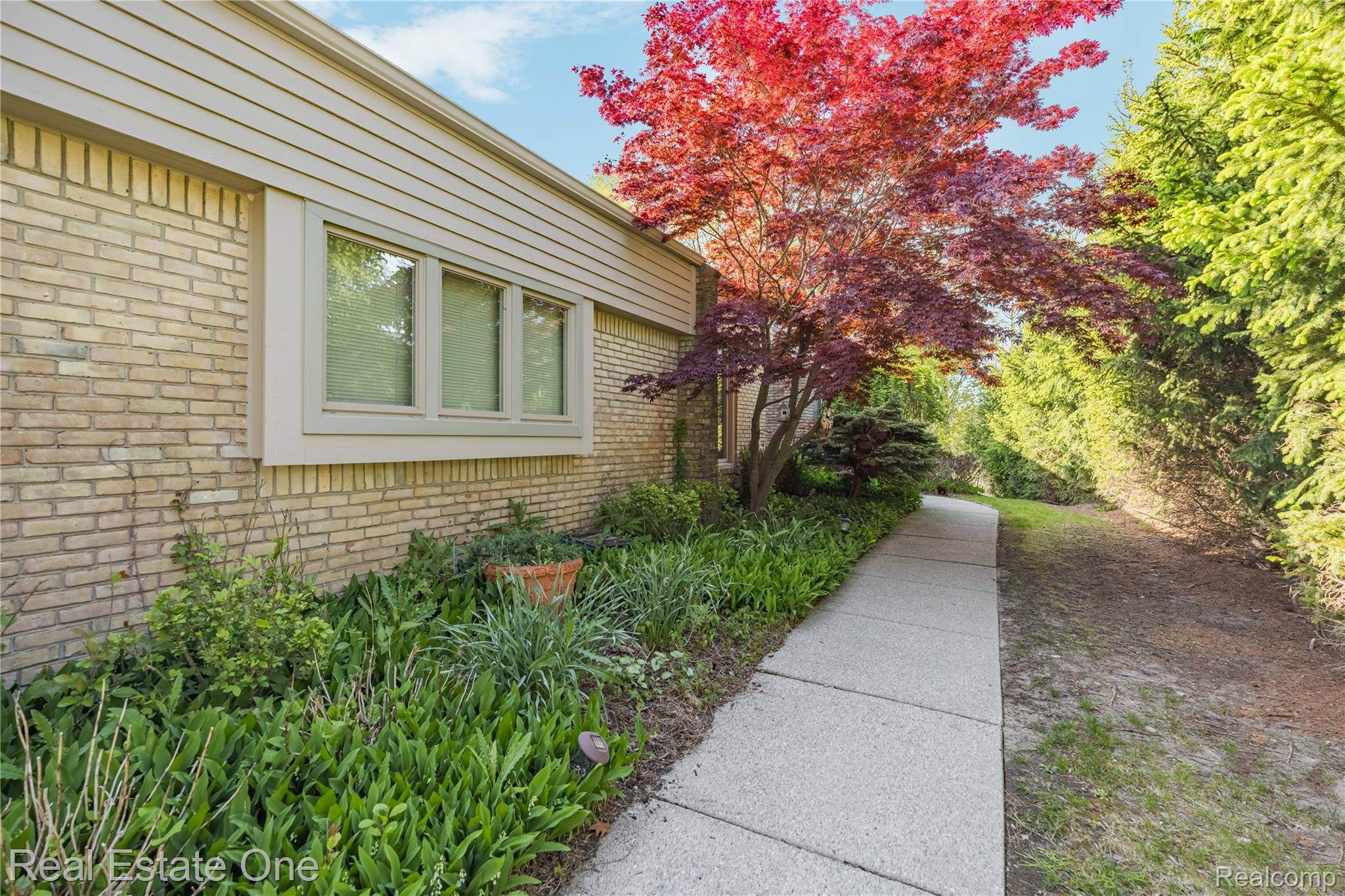 5000 Mirror Lake CT #19, West Bloomfield Charter Township, MI 48323