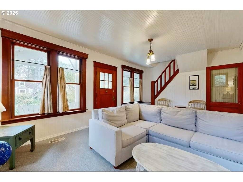 641 D ST, Gearhart, OR 97138