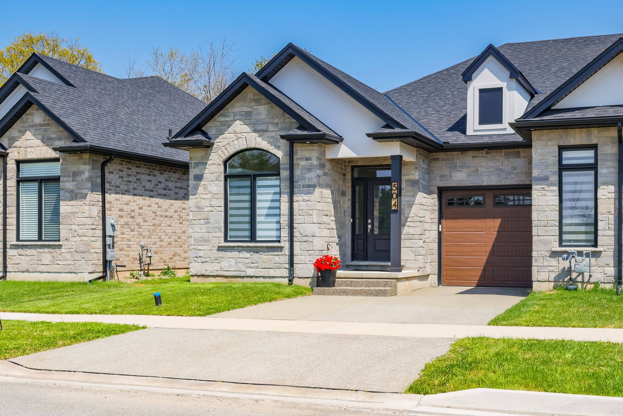 504 Royal Ridge CT, Fort Erie, ON N9V 3W4