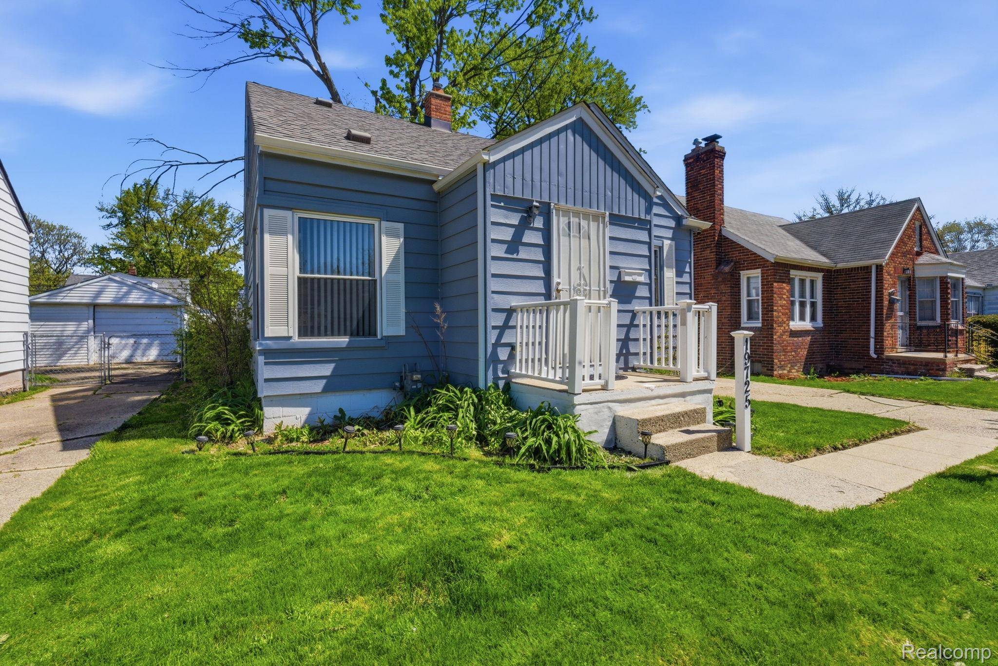 19725 Kingsville ST, Harper Woods, MI 48225
