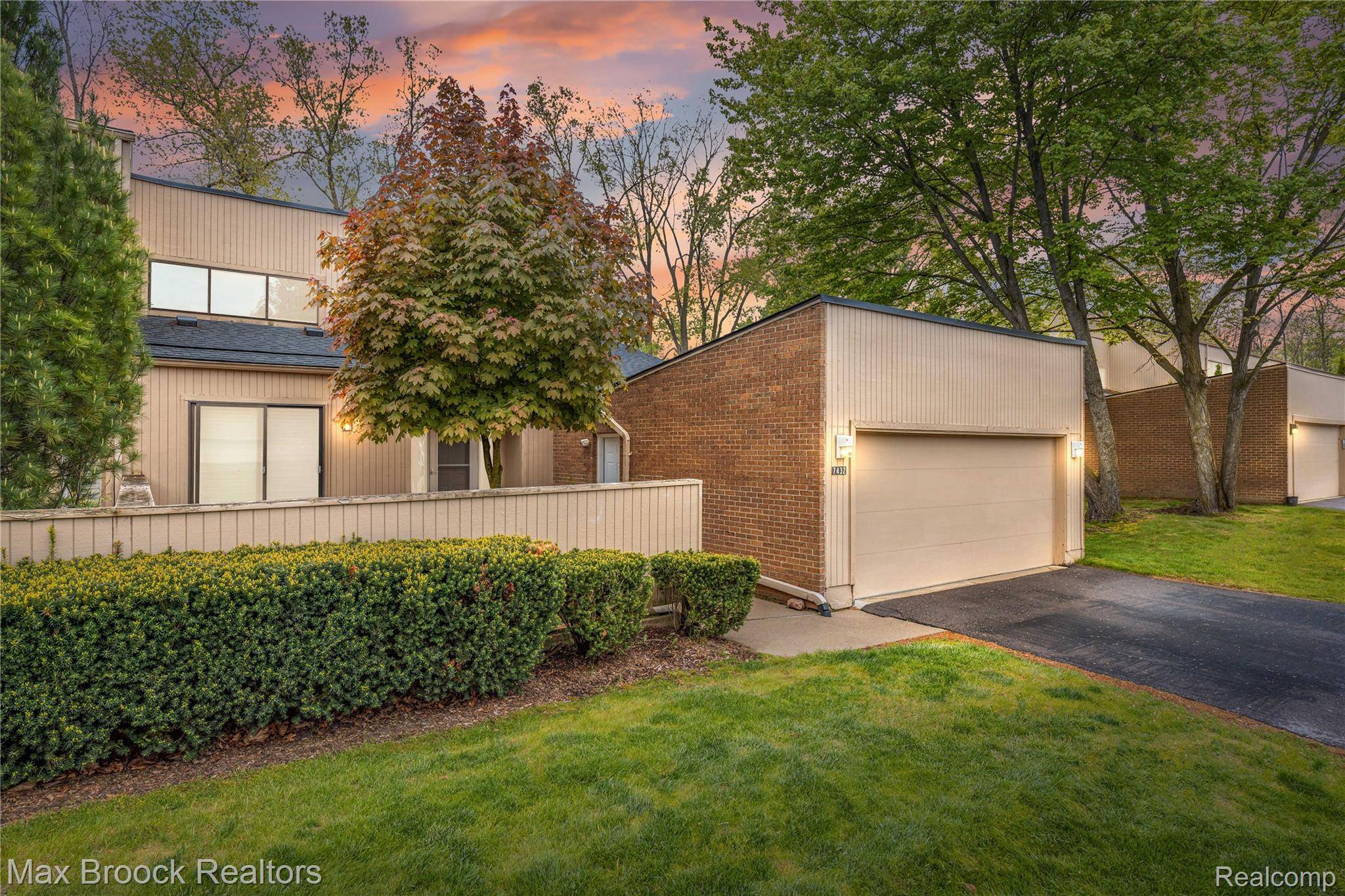 7432 Azalea CT, West Bloomfield Charter Township, MI 48322