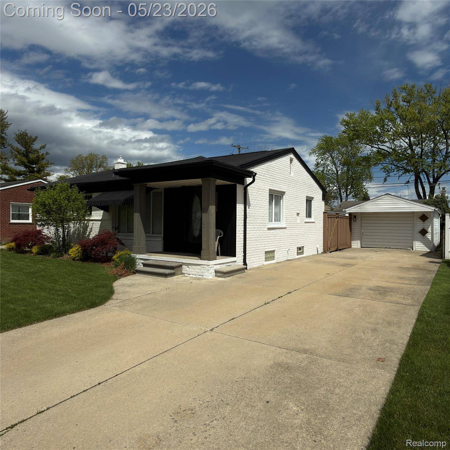 29824 Manhattan ST, St. Clair Shores, MI 48082