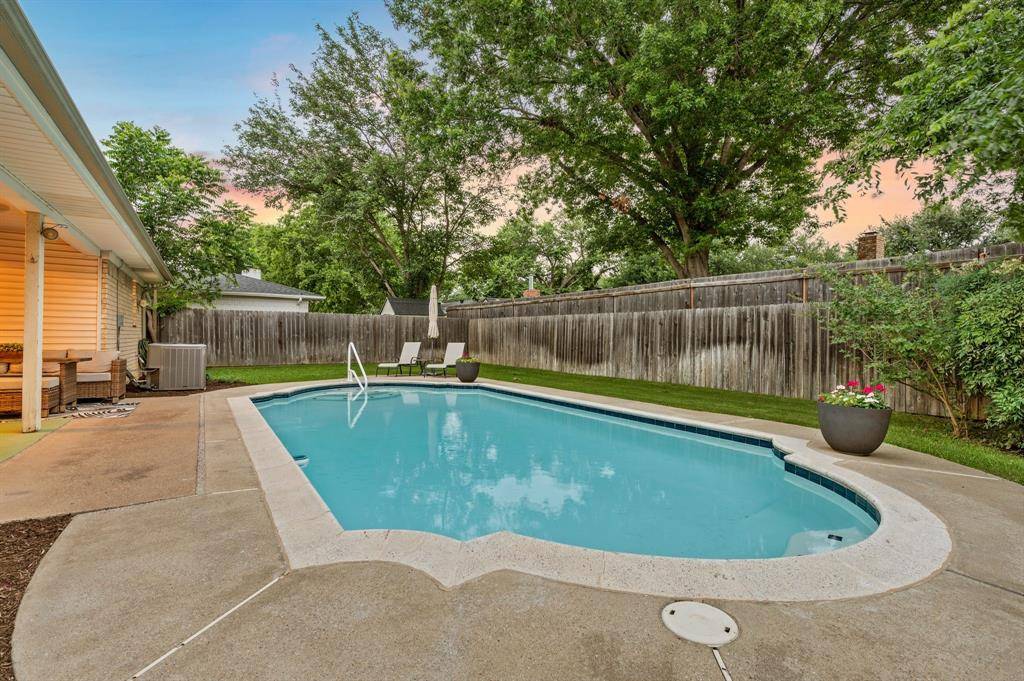 3004 Mossy Oak Lane, Bedford, TX 76021