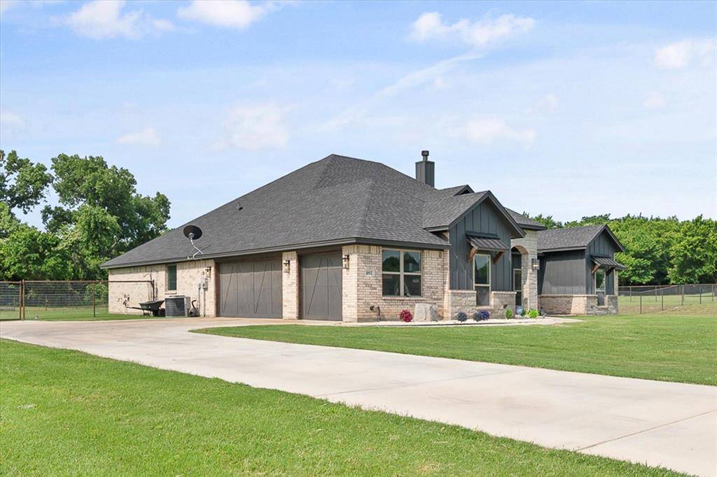 1052 Kessler Road, Weatherford, TX 76087