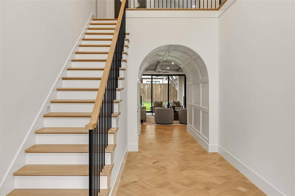 9866 Mixon Drive, Dallas, TX 75220