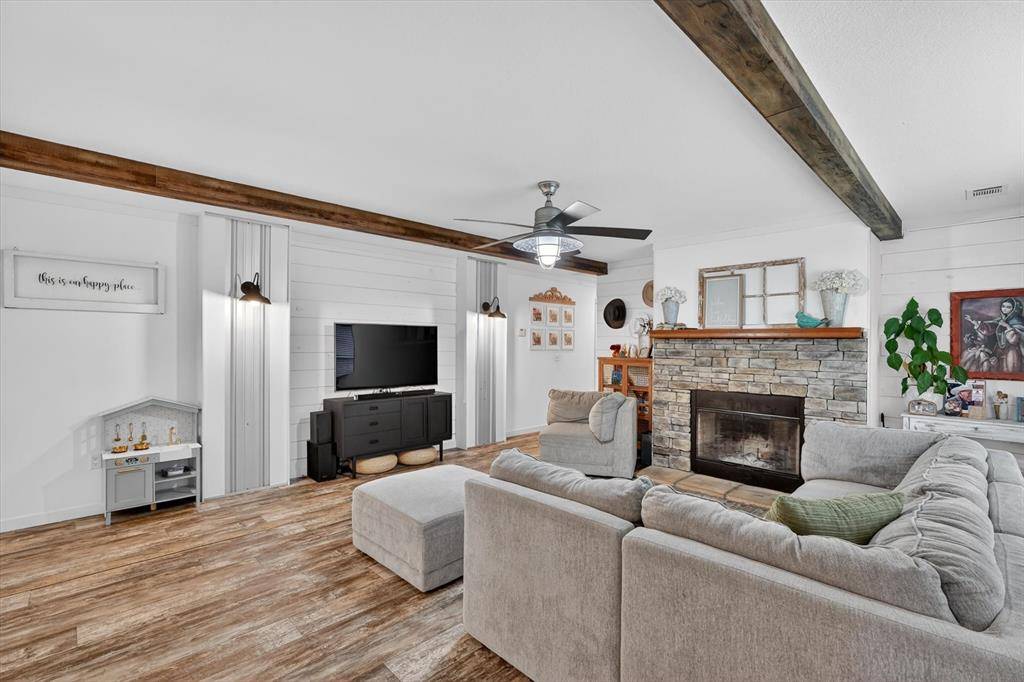 1001 N Seven Points Drive, Kemp, TX 75143