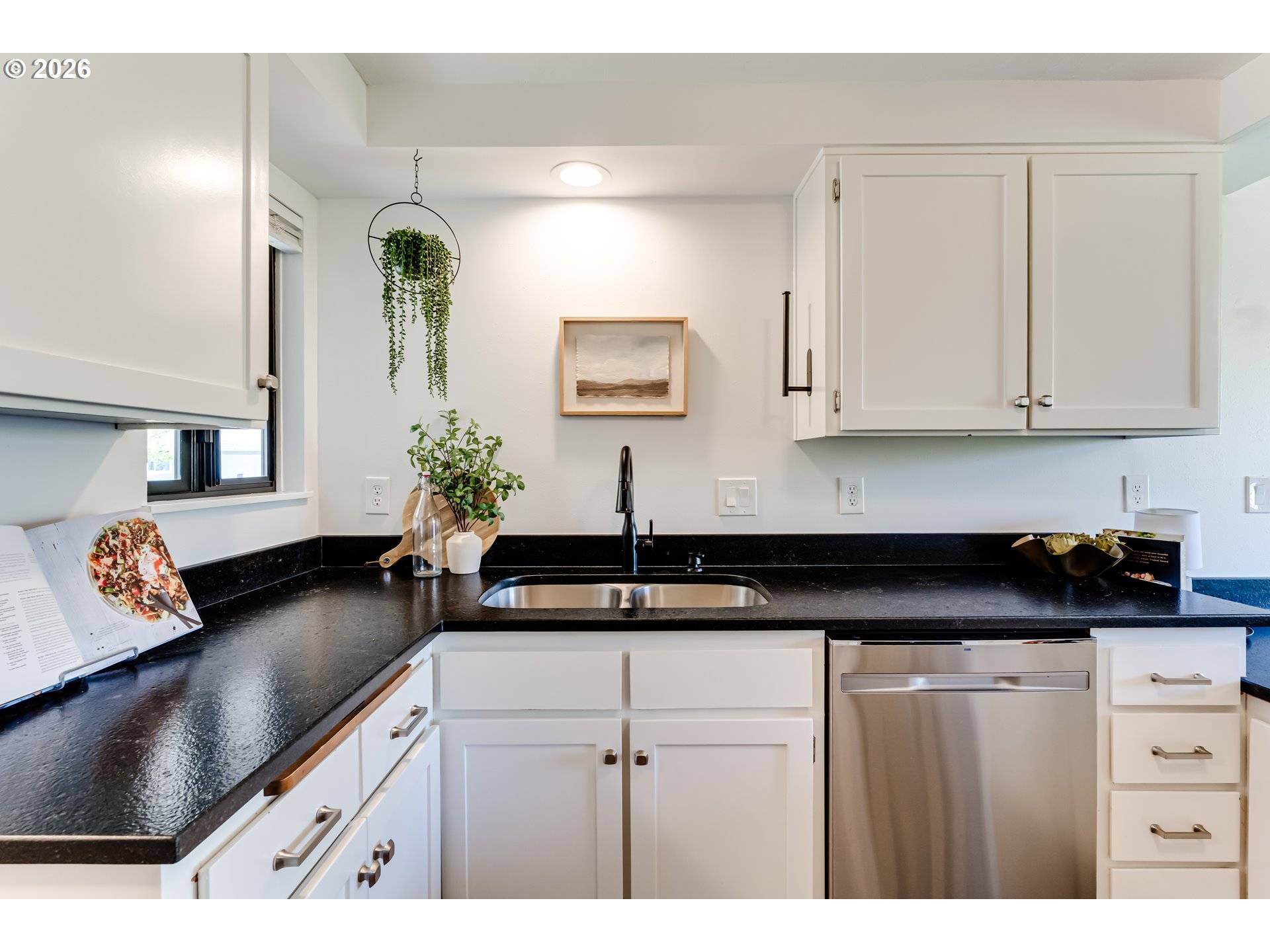 1171 VALLEY BUTTE DR, Eugene, OR 97401