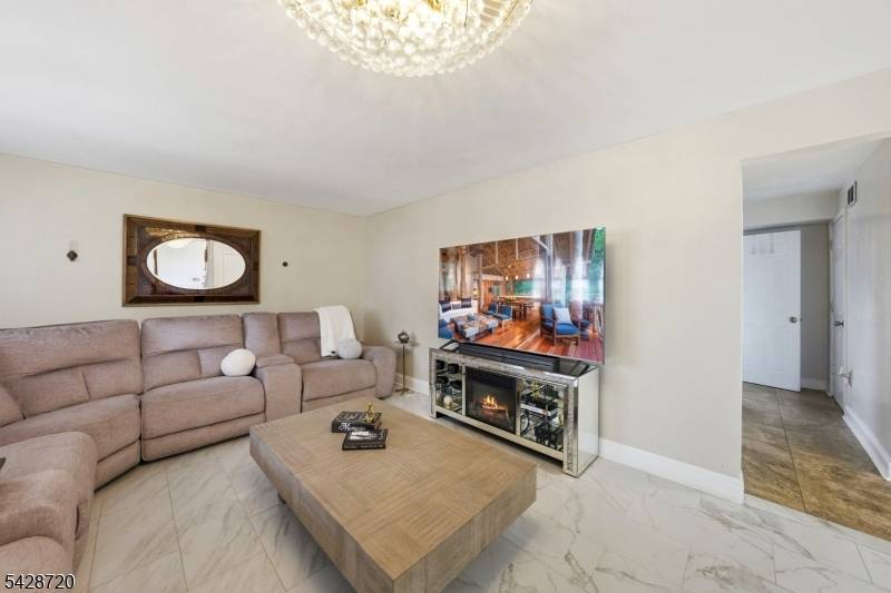 1351 Suwanee Dr, North Brunswick Twp., NJ 08902