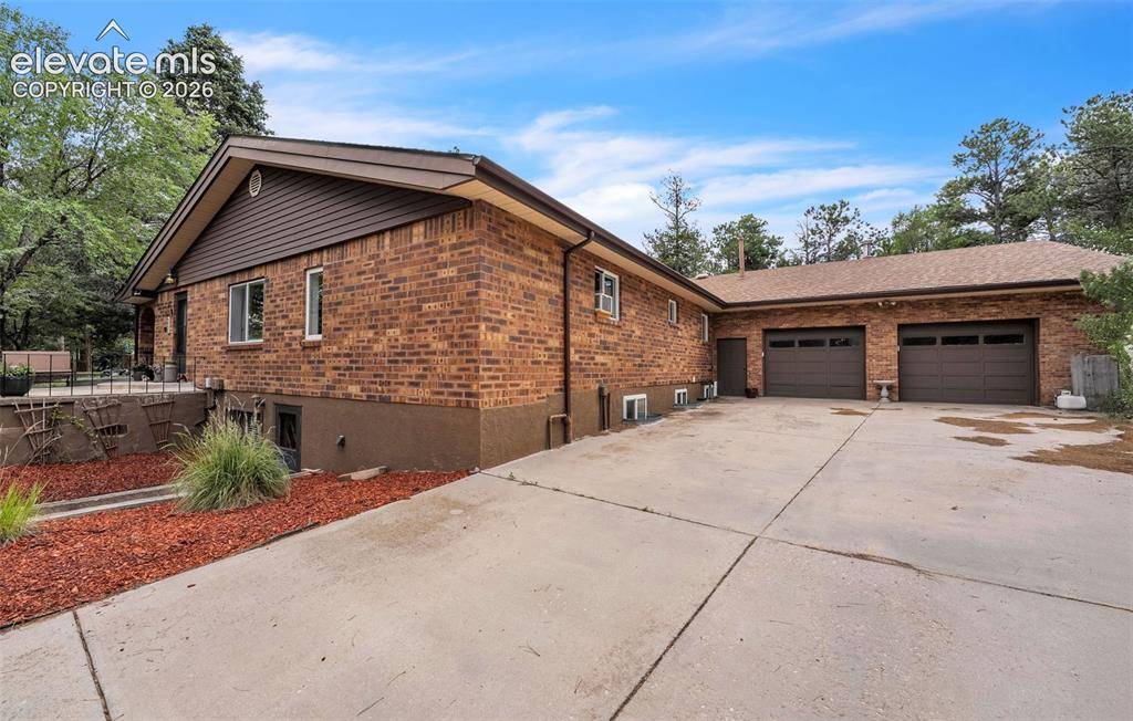 6430 Burrows RD, Colorado Springs, CO 80908