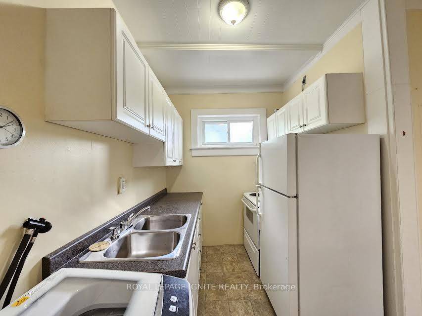 27 King AVE E #2, Clarington, ON L1B 1H3