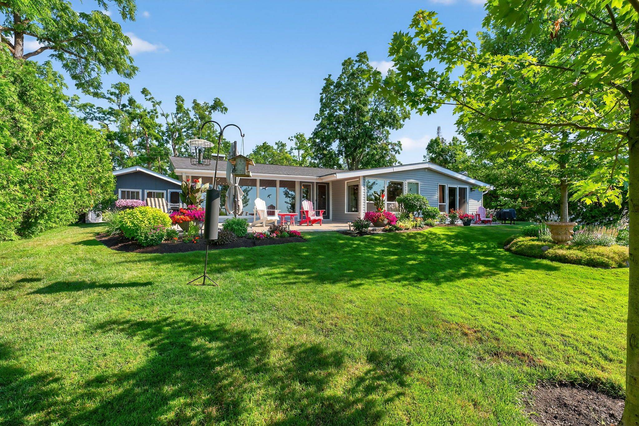 7 Lakeshore RD E, Oro-medonte, ON L0L 2E0