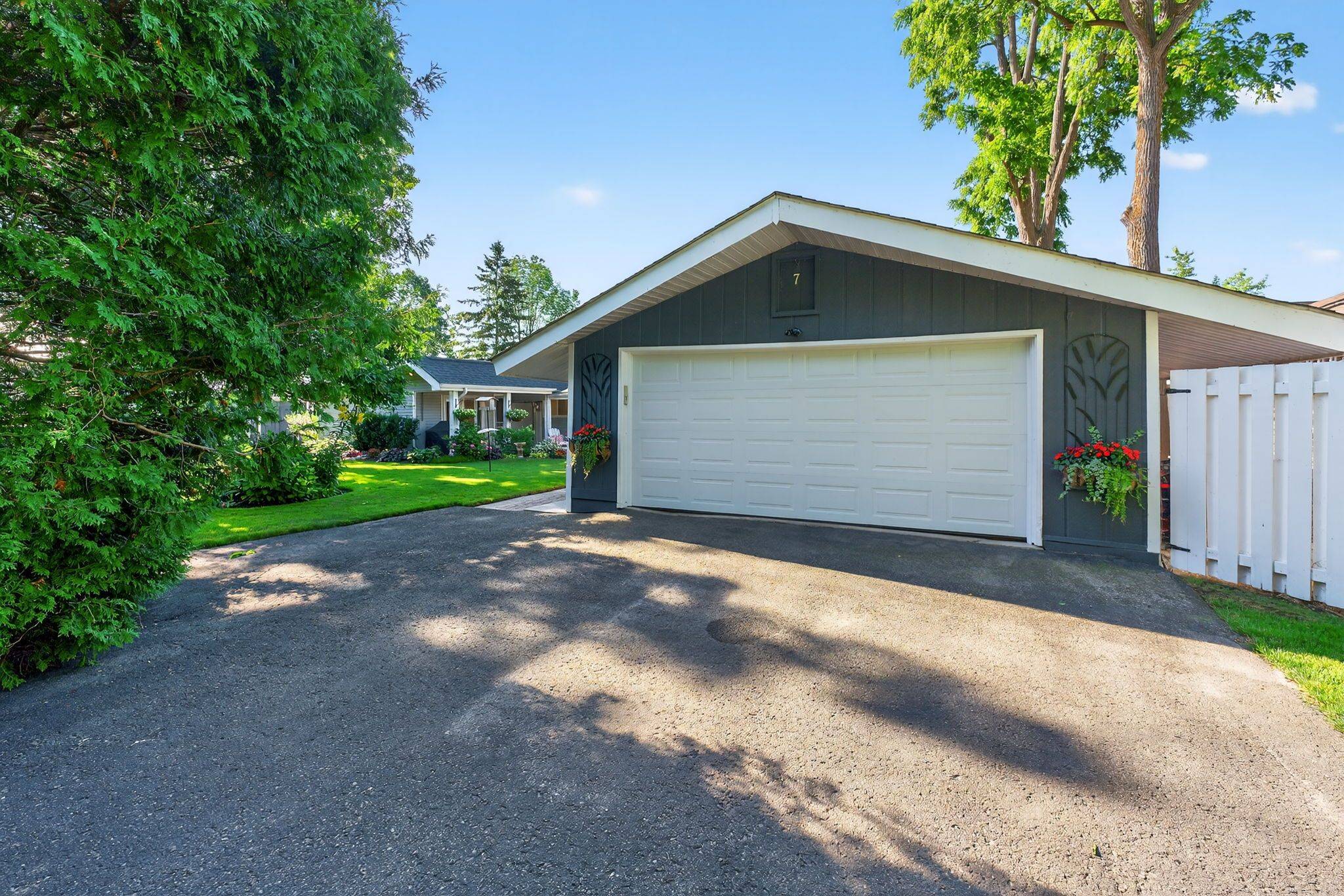 7 Lakeshore RD E, Oro-medonte, ON L0L 2E0