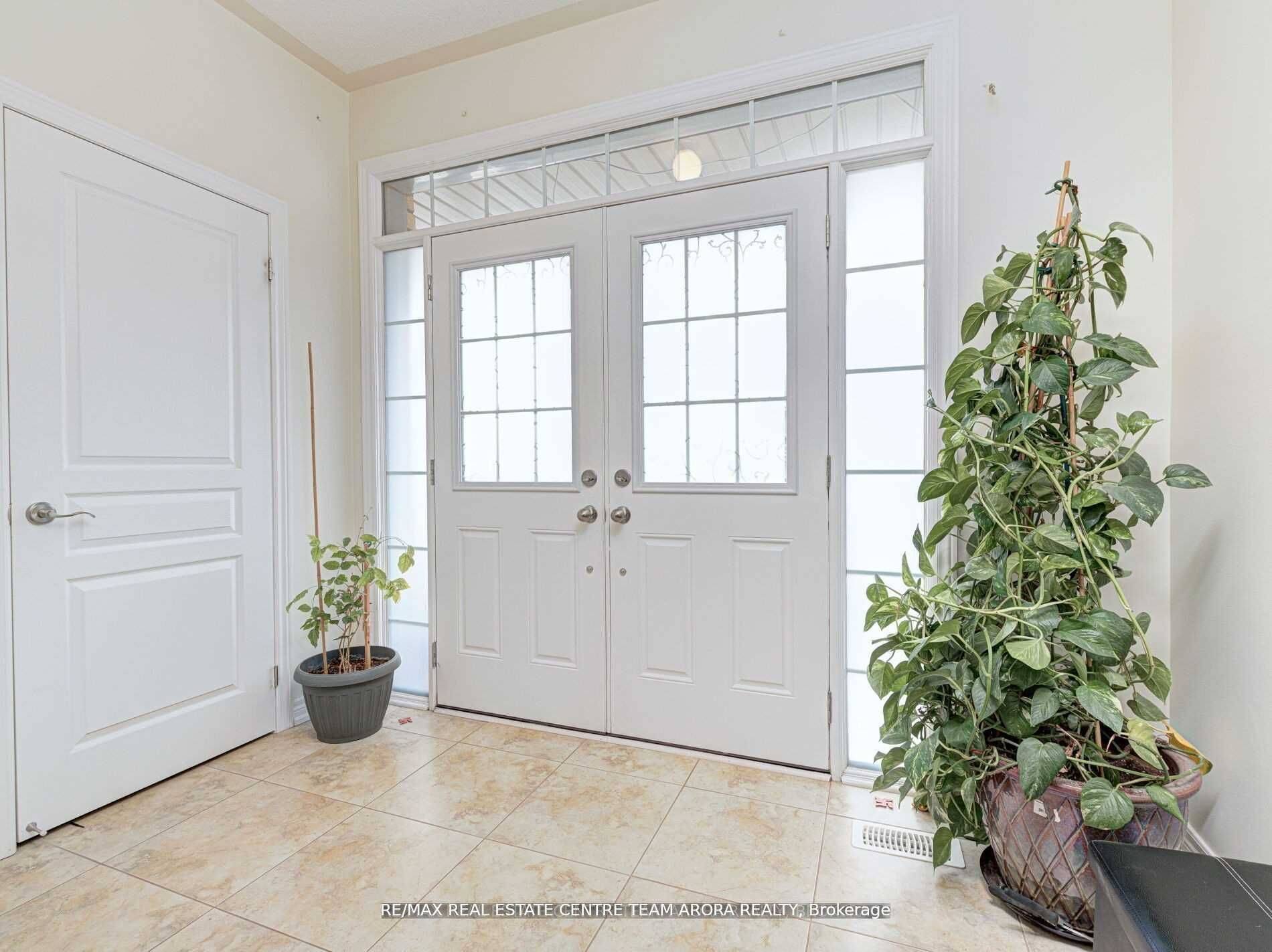 3 Bittersweet RD, Brampton, ON L6Y 0Z1
